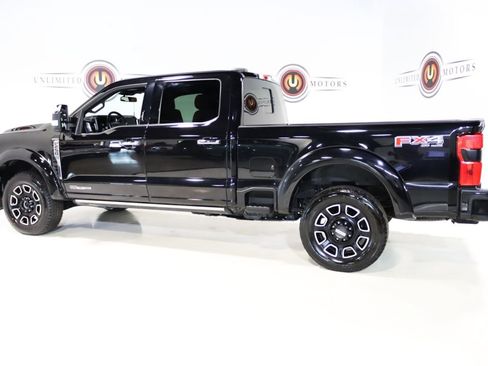 Used 2023 Ford F250 Platinum w/ FX4 Off-Road Package AWD/4WD image 40