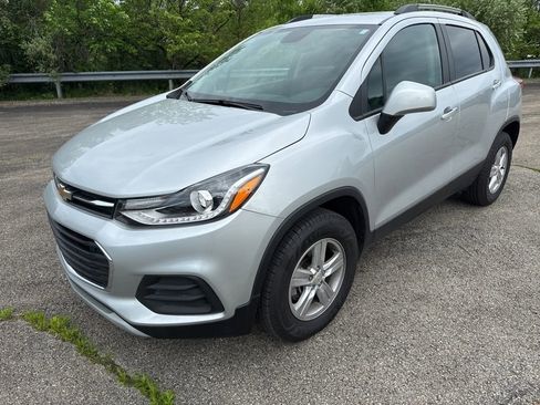 Used 2022 Chevrolet Trax LT w/ LT Convenience Package AWD/4WD image 7