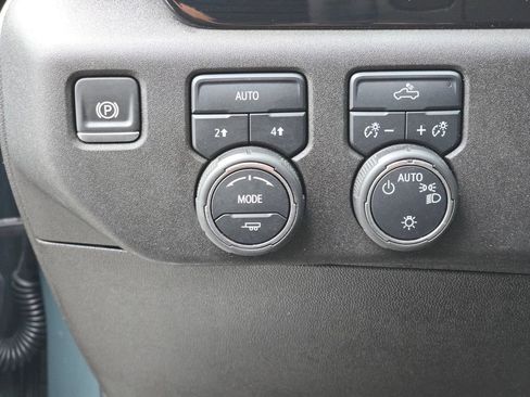Certified 2025 Chevrolet Silverado 1500 LT AWD/4WD image 31