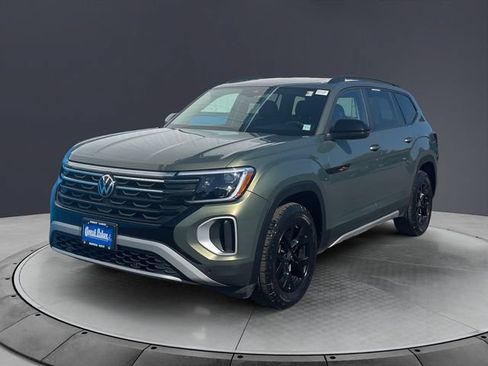 Used 2024 Volkswagen Atlas Peak Edition SE AWD/4WD image 7