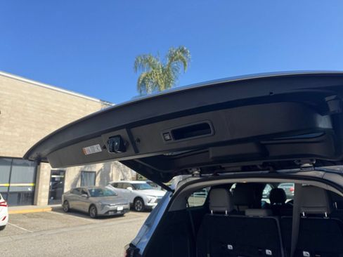 Used 2025 Toyota Sienna XLE FWD image 20