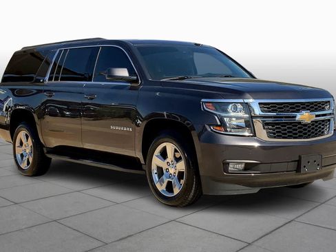 Used 2018 Chevrolet Suburban LT AWD/4WD image 3