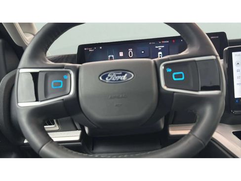 Used 2025 Ford Expedition Active AWD/4WD image 17