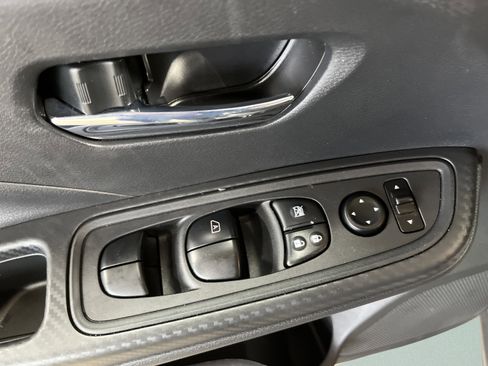 Used 2025 Nissan Versa SV image 14