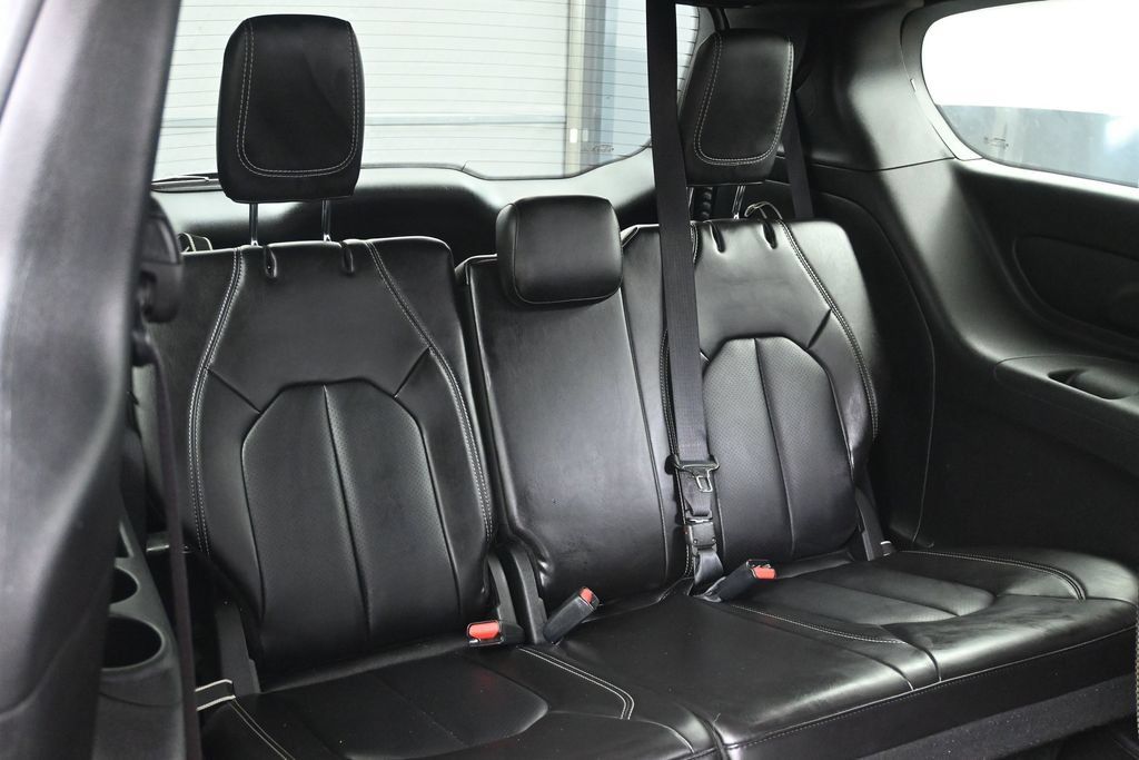Used 2025 Chrysler Pacifica Select FWD image 25
