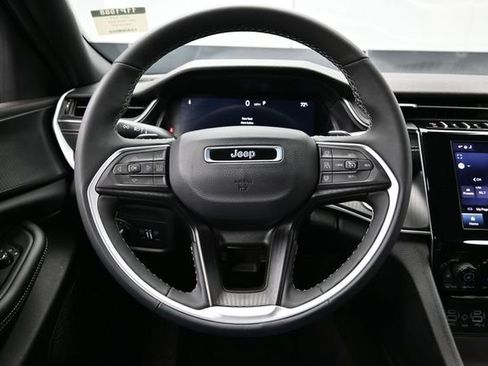 Used 2025 Jeep Grand Cherokee Altitude AWD/4WD image 27