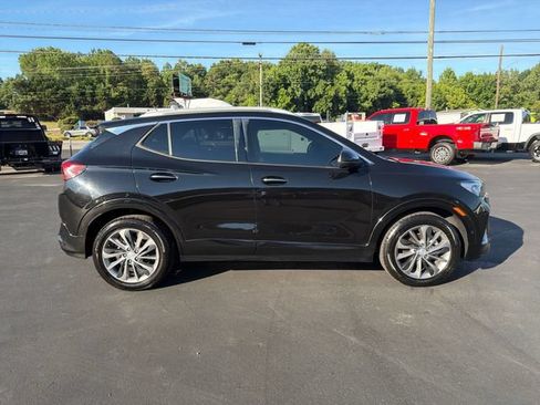 Used 2022 Buick Encore GX Essence w/ Advanced Technology Package FWD image 4