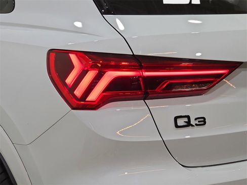Used 2025 Audi Q3 2.0T Premium Plus w/ Premium Plus Package image 35