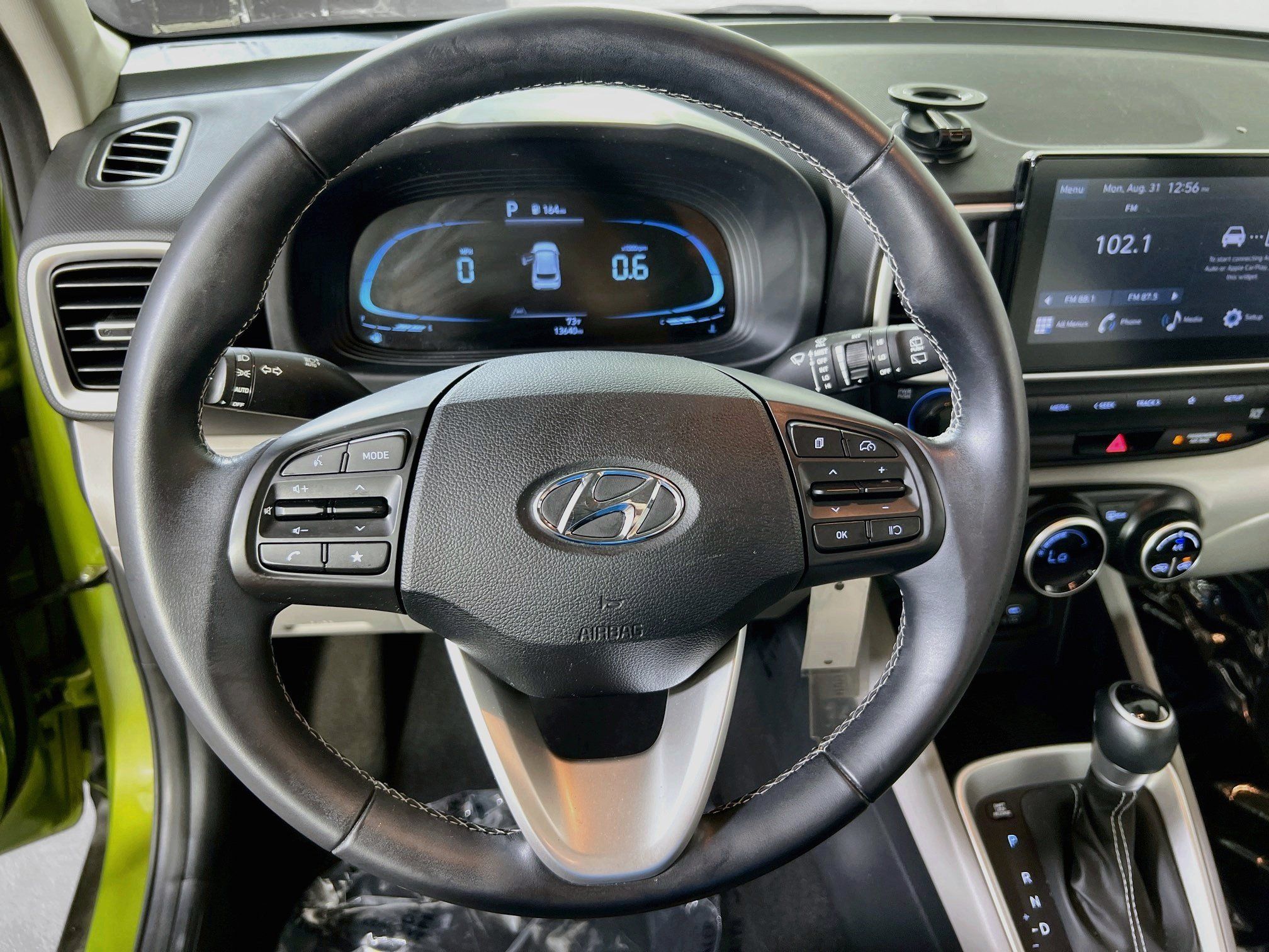 Used 2023 Hyundai Venue SEL FWD image 11