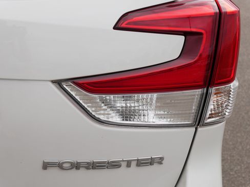 Used 2023 Subaru Forester Premium AWD/4WD image 17