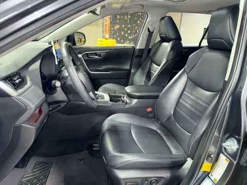 Used 2019 Toyota RAV4 Limited w/ Carpet Mat Package AWD/4WD image 15