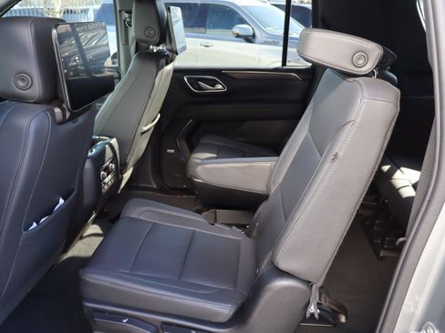 Certified 2024 Chevrolet Suburban LT w/ LT Signature Package image 33