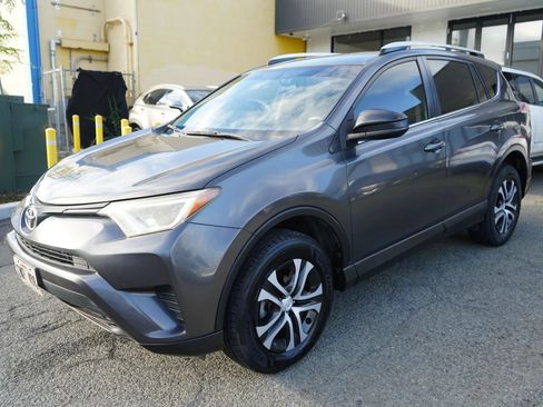Used 2016 Toyota RAV4 LE FWD image 5