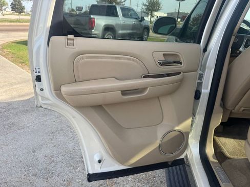 Used 2013 Cadillac Escalade Premium image 10