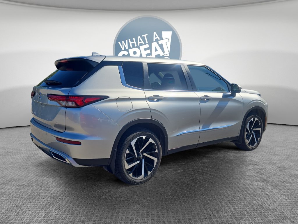 Used 2022 Mitsubishi Outlander SE AWD/4WD image 3