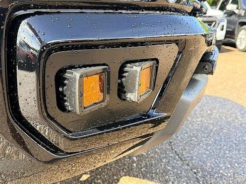 Used 2022 Chevrolet Colorado W/T w/ WT Convenience Package AWD/4WD image 12