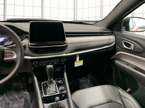 New 2026 Jeep Compass Latitude AWD/4WD image 12