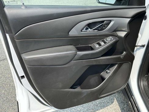 Used 2020 Chevrolet Traverse LT w/ Driver Confidence II Package image 17