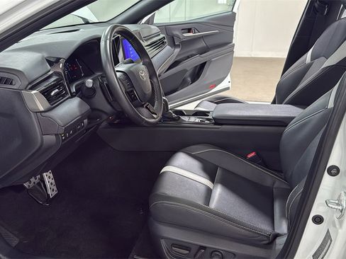 Used 2025 Toyota Camry SE image 12