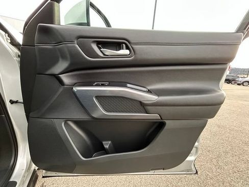 Certified 2025 Nissan Pathfinder SL AWD/4WD image 35