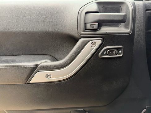 Used 2015 Jeep Wrangler Rubicon image 9