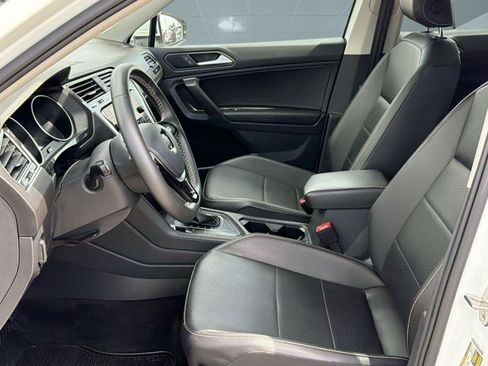 Used 2021 Volkswagen Tiguan SE FWD image 5