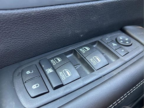 New 2026 Chrysler Pacifica Limited image 25