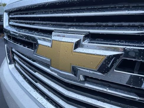 Used 2017 Chevrolet Suburban Premier AWD/4WD image 32