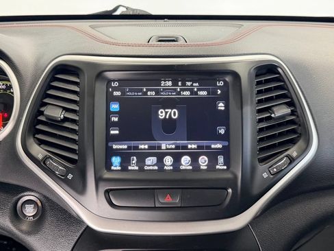 Used 2018 Jeep Cherokee Trailhawk w/ Comfort & Convenience Group AWD/4WD image 11