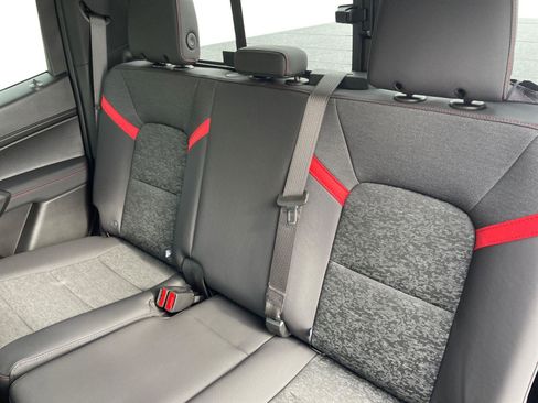 Used 2024 Chevrolet Colorado Z71 image 16