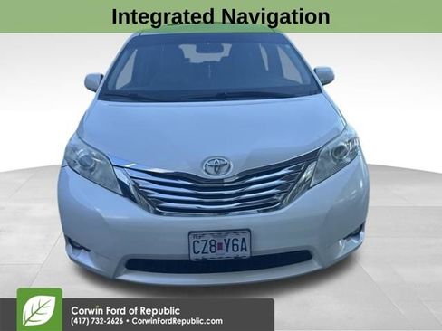 Used 2017 Toyota Sienna XLE Premium image 7
