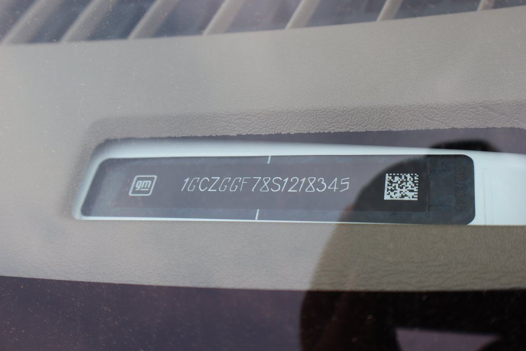 New 2025 Chevrolet Express 3500 w/ Chrome Appearance Package RWD image 31
