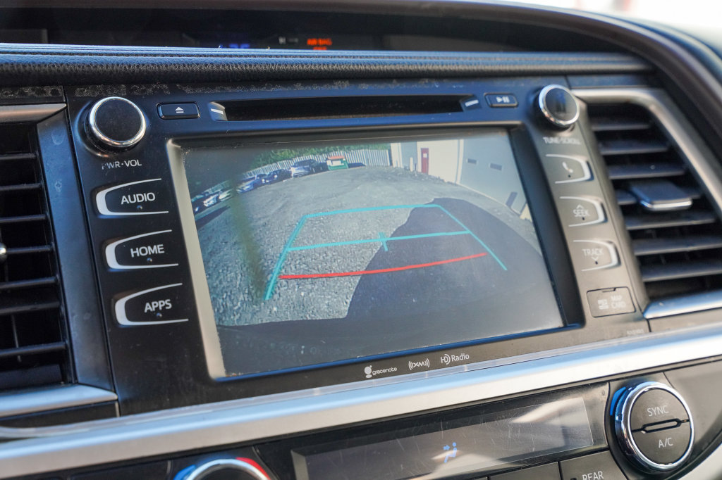 Used 2019 Toyota Highlander XLE AWD/4WD image 19