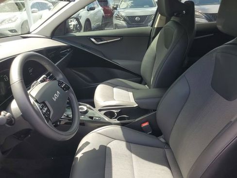 Used 2023 Kia Niro EX FWD image 17