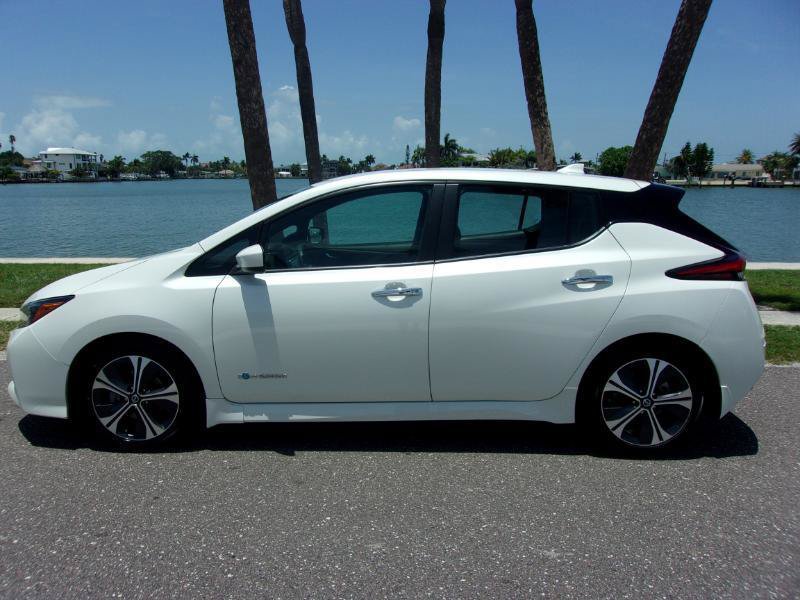 Used 2018 Nissan Leaf SV w/ SV Technology Package FWD image 4