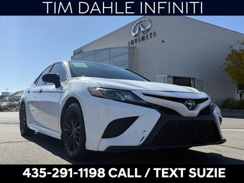 Used 2020 Toyota Camry SE image 1