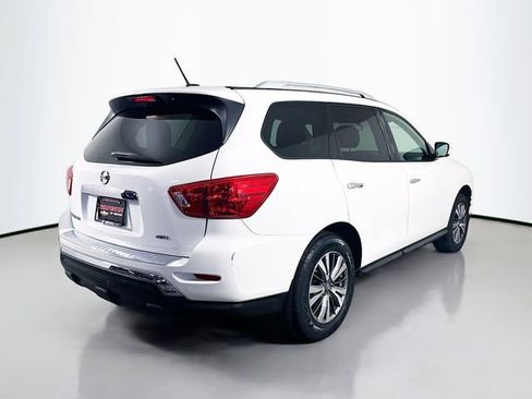 Used 2017 Nissan Pathfinder S image 6