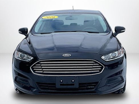 Used 2016 Ford Fusion SE image 2