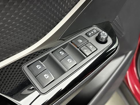 Used 2019 Toyota C-HR XLE image 11