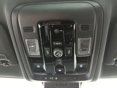 Used 2026 Chevrolet Tahoe High Country AWD/4WD image 31