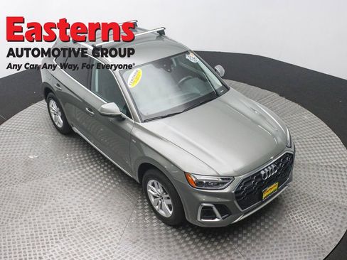 Used 2023 Audi Q5 2.0T Premium w/ Convenience Package AWD/4WD image 3