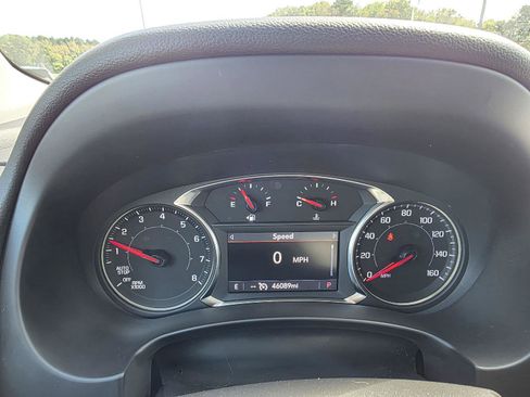 Used 2024 GMC Terrain SLT image 17