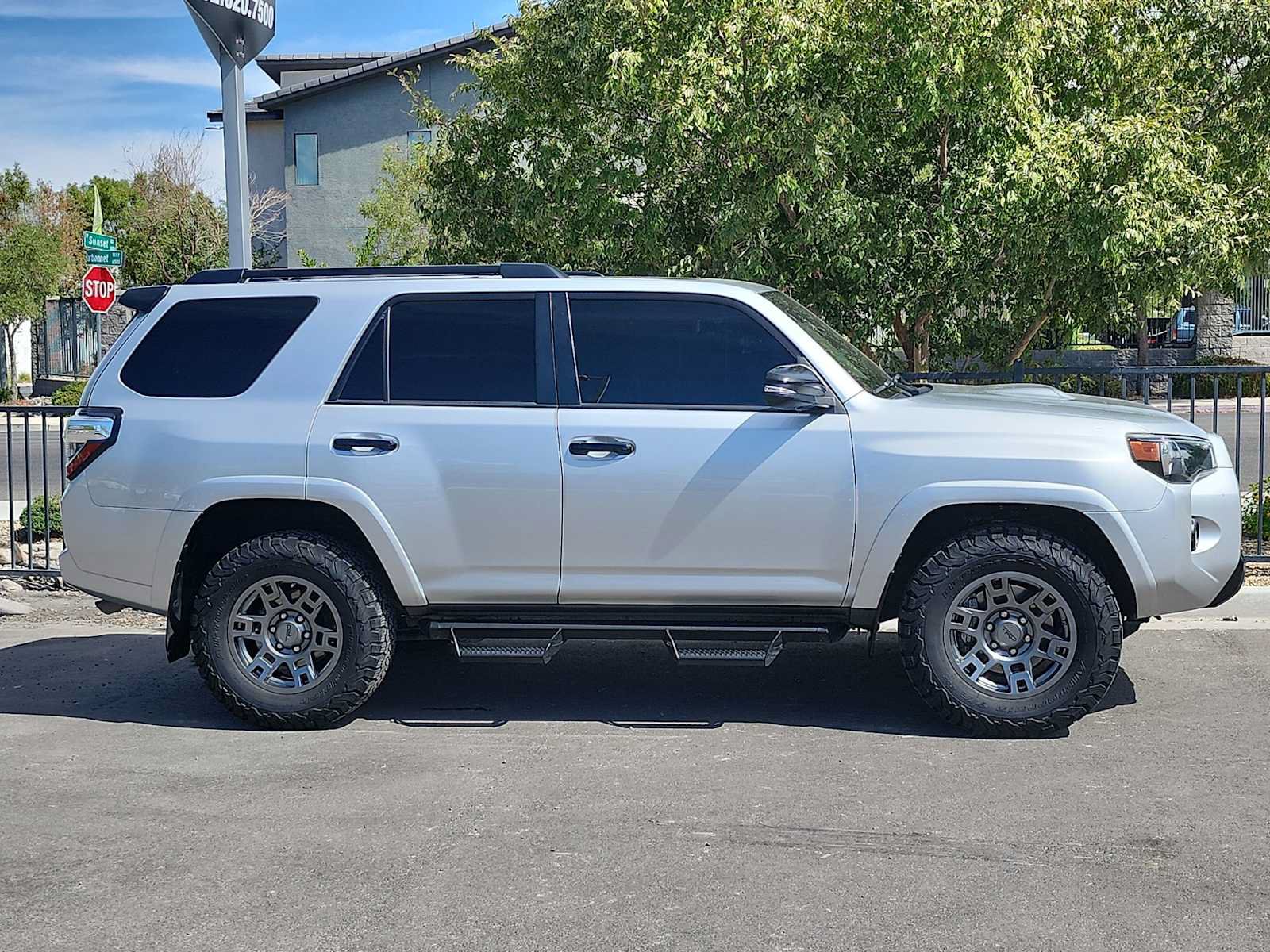 Used 2020 Toyota 4Runner Venture w/ Moonroof Package AWD/4WD image 9
