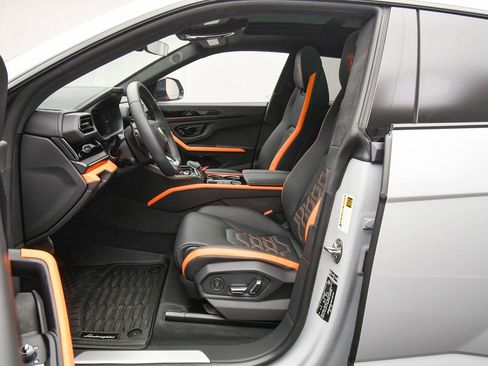 Used 2025 Lamborghini Urus SE image 20