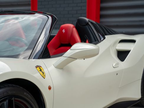 Used 2018 Ferrari 488 Spider RWD image 12