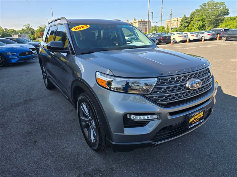 Used 2023 Ford Explorer XLT w/ Equipment Group 202A AWD/4WD image 4