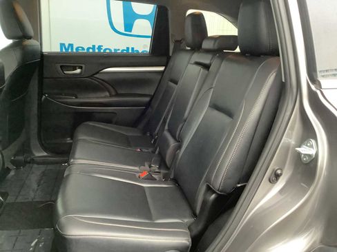 Used 2019 Toyota Highlander XLE image 13