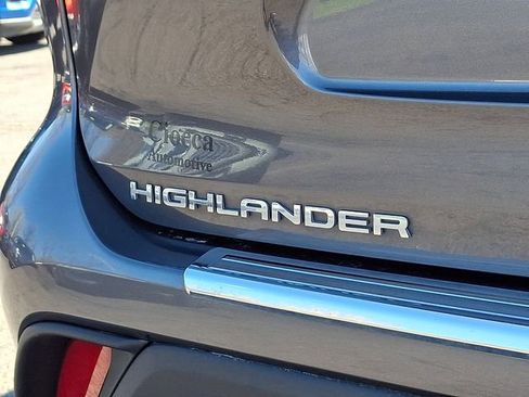 Used 2023 Toyota Highlander XLE AWD/4WD image 30
