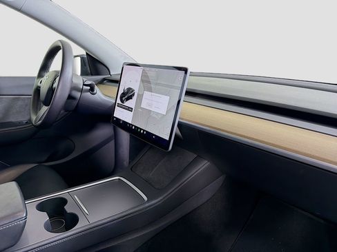 Used 2021 Tesla Model Y Long Range image 30