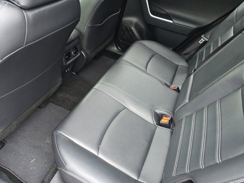 Used 2019 Toyota RAV4 Limited image 11